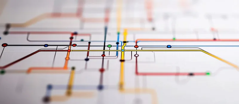Lignes colorées reliées par des arrêts, à la manière d'un plan de métro
